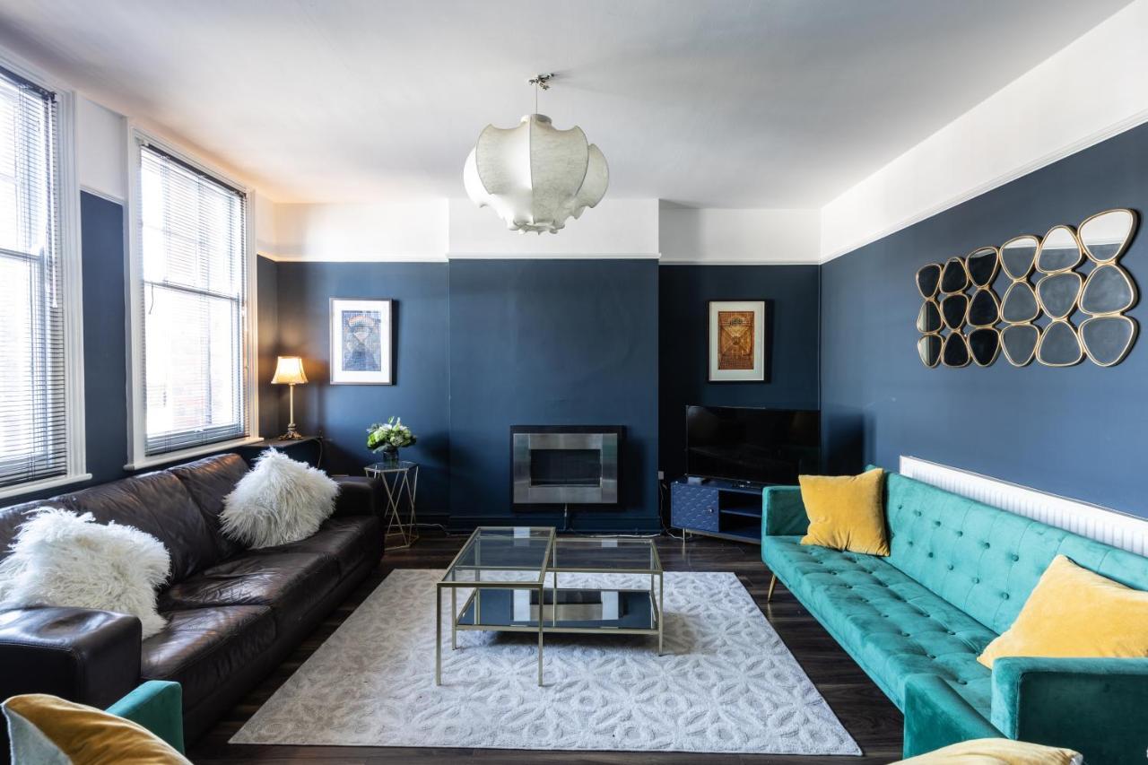 Boutique Family Apartment In Celebrity Village. Barnt Green Екстериор снимка