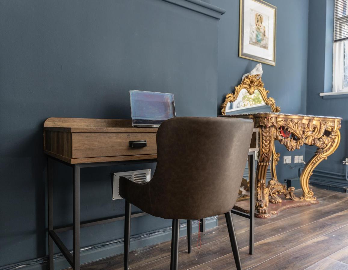 Boutique Family Apartment In Celebrity Village. Barnt Green Екстериор снимка